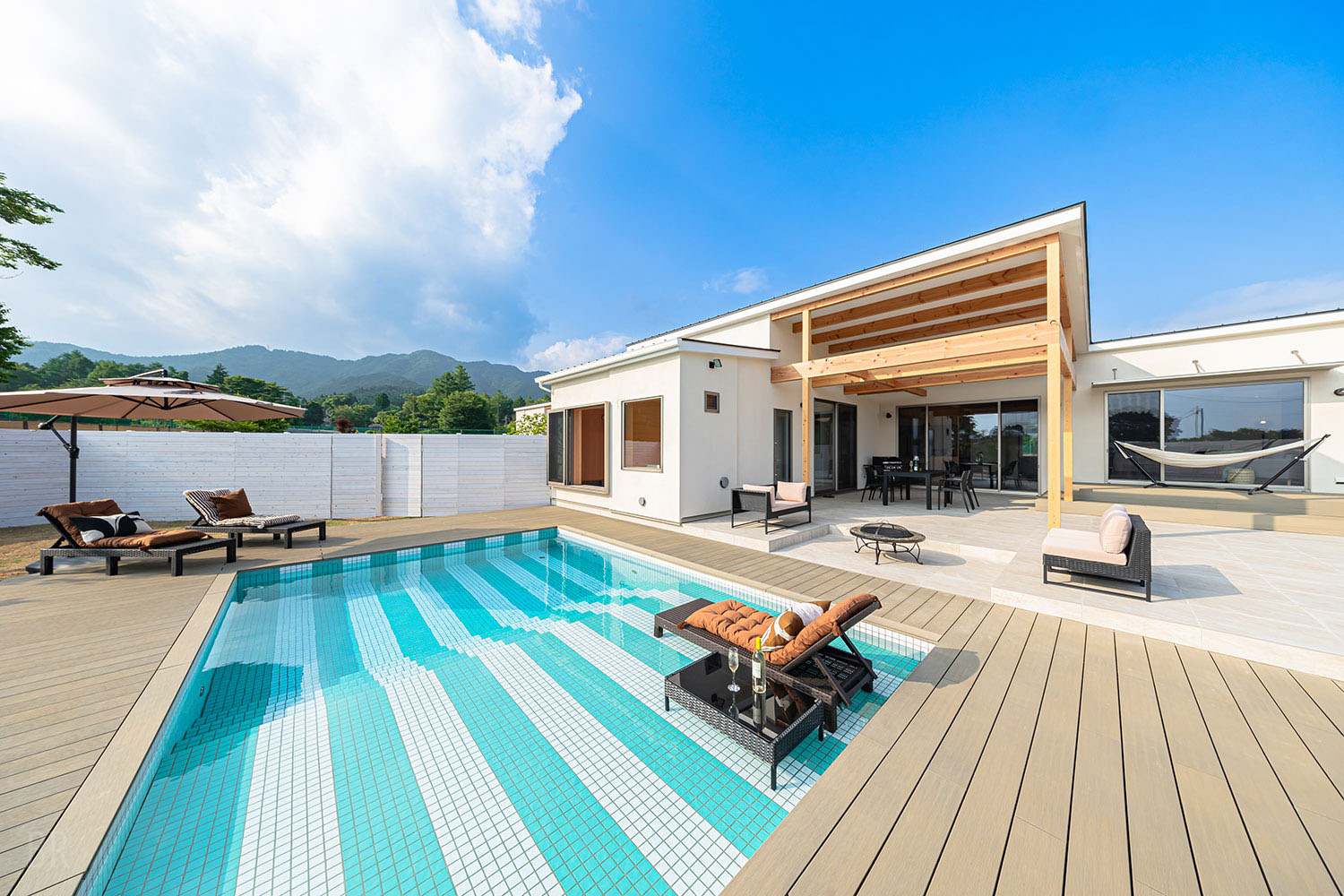 A Relaxing Getaway at a Villa in Lake Yamanaka | The Appeal of Staying in a Private Villa