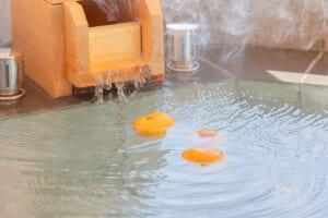 Citrus fruits floating in the private hot spring at KANOA THE VILLAS – Mt. Fuji Lake Yamanaka
